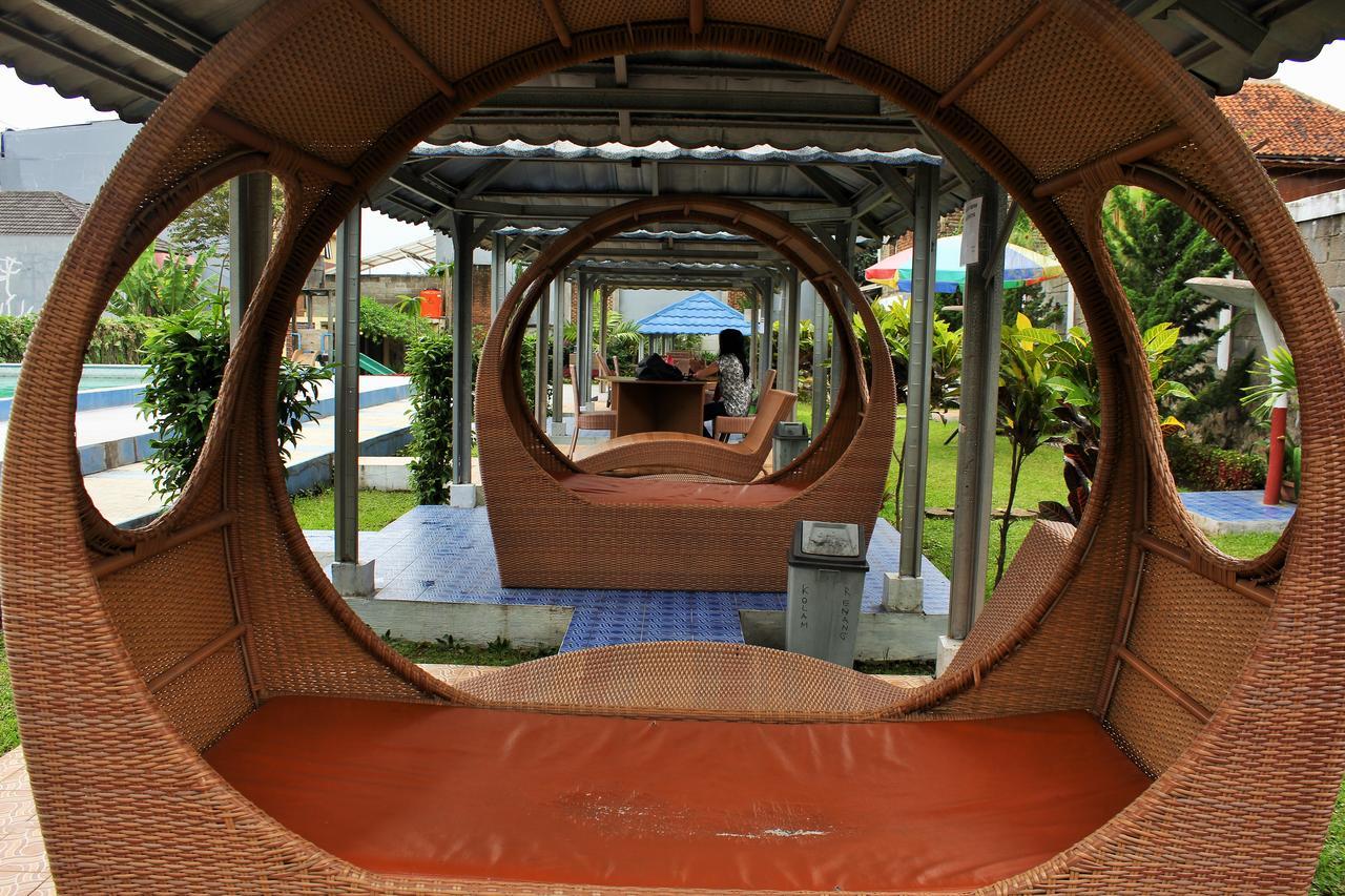 Reddoorz Hostel @ Dago 2 Bandung Exterior foto