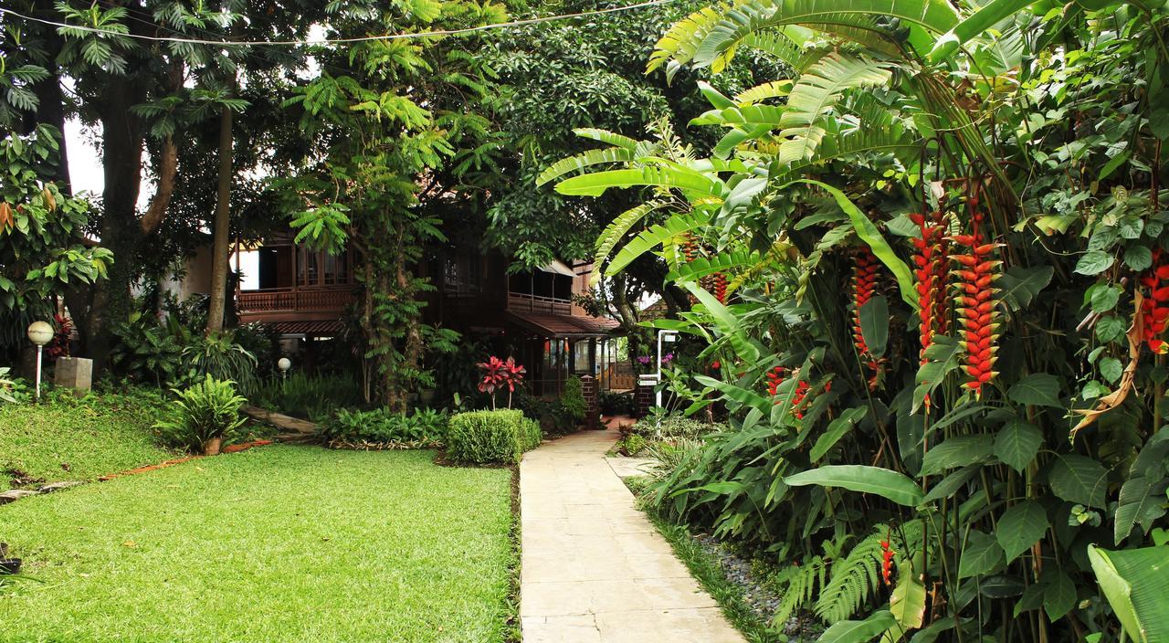 Reddoorz Hostel @ Dago 2 Bandung Exterior foto