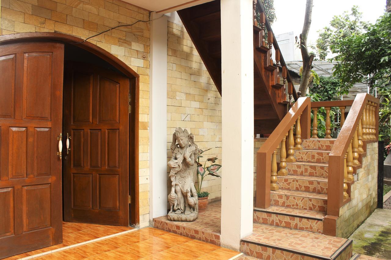 Reddoorz Hostel @ Dago 2 Bandung Exterior foto
