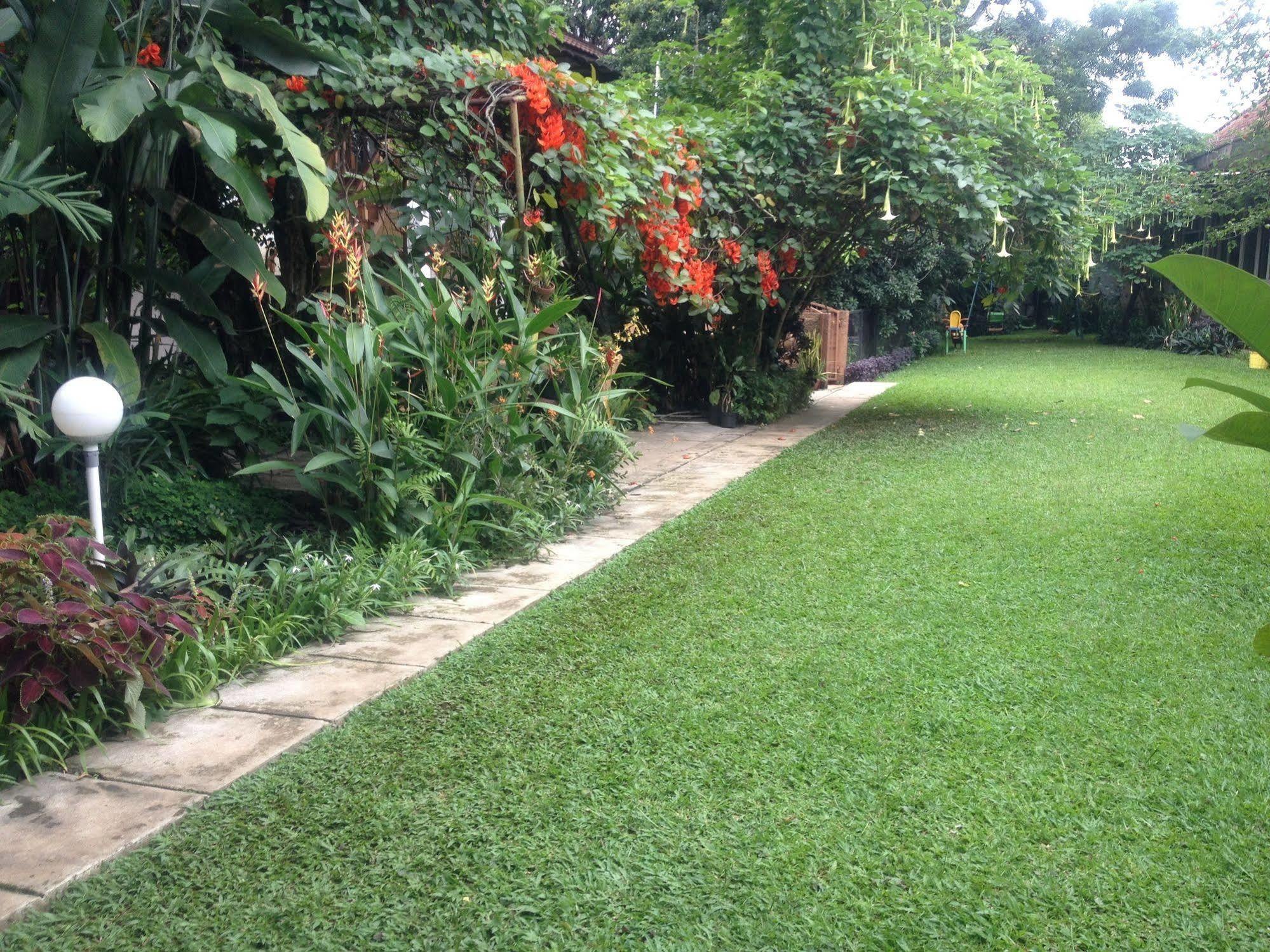 Reddoorz Hostel @ Dago 2 Bandung Exterior foto